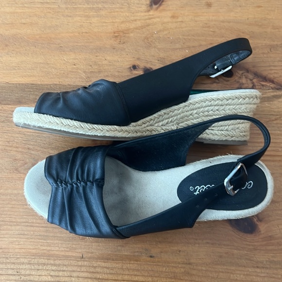 Easy Street Wedge Heels - Picture 6 of 6